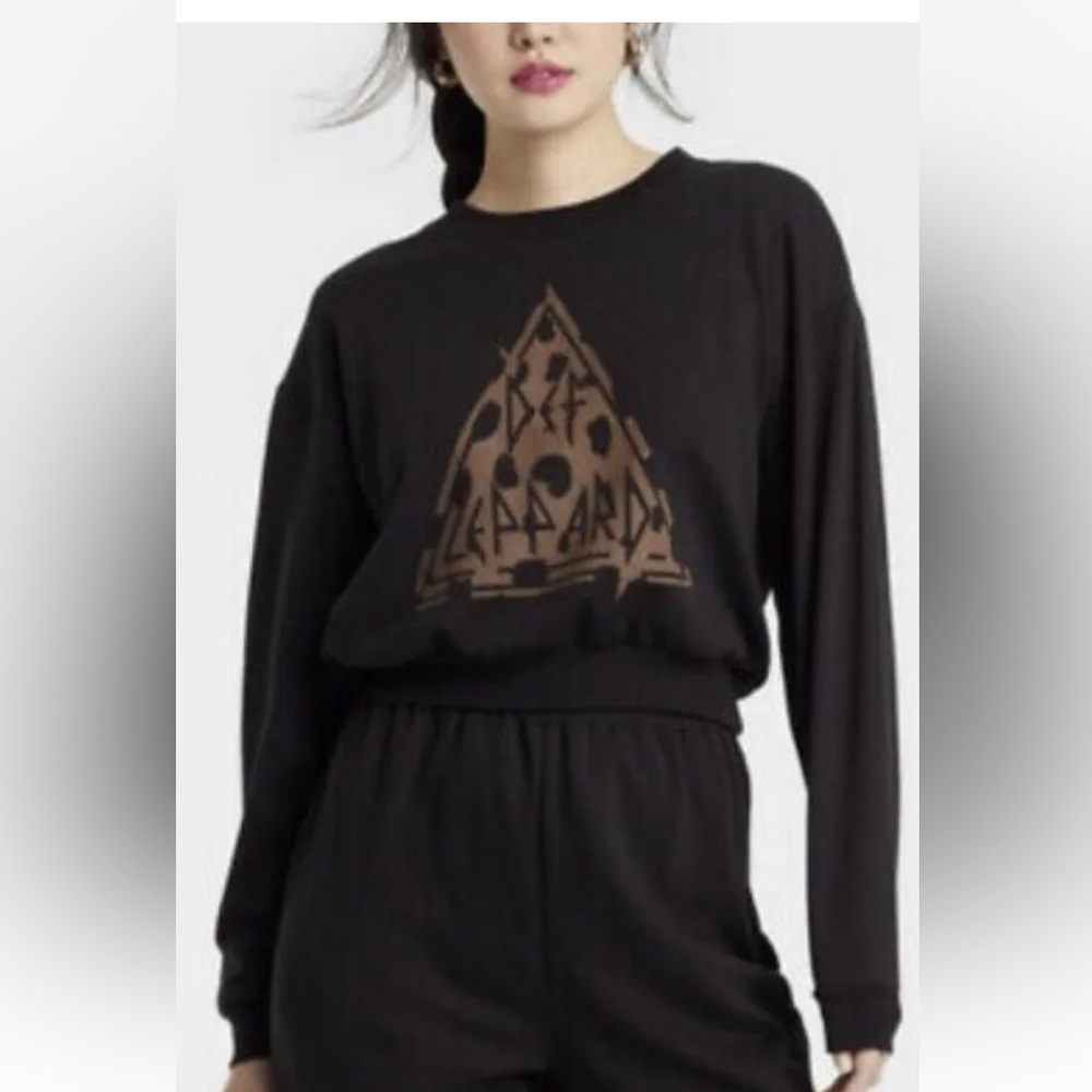 Women's Def Leppard Graphic Cropped Sweatshirt Black w/ Leopard Print NWT